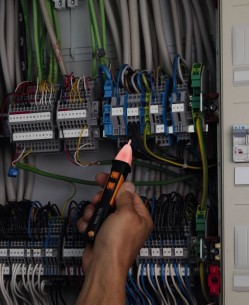 Бесконтактный детектор напряжения testo 745