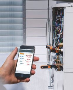 Testo 115i смарт-зонд — термометр для труб (зажим) с Bluetooth, управляемый со смартфона/планшета